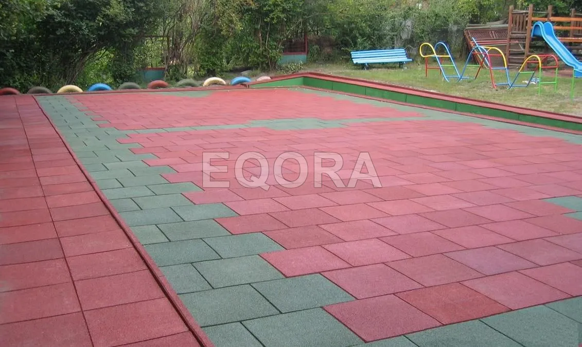 Резиновое покрытие из резиновой крошки для дорожек на даче в Раменском