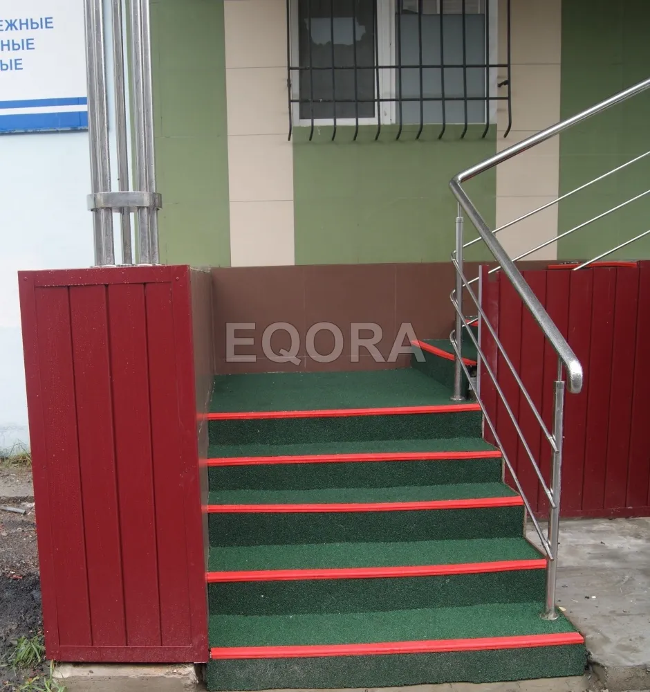 Противоскользящее покрытие из резиновой крошки для пандуса в Раменском