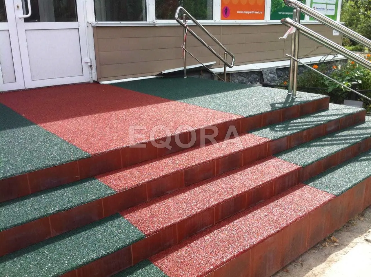 Резиновое покрытие на травмоопасные участки из резиновой крошки в Раменском