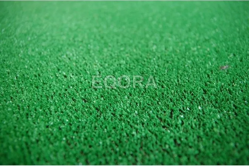 Из чего сделан искусственный газон?