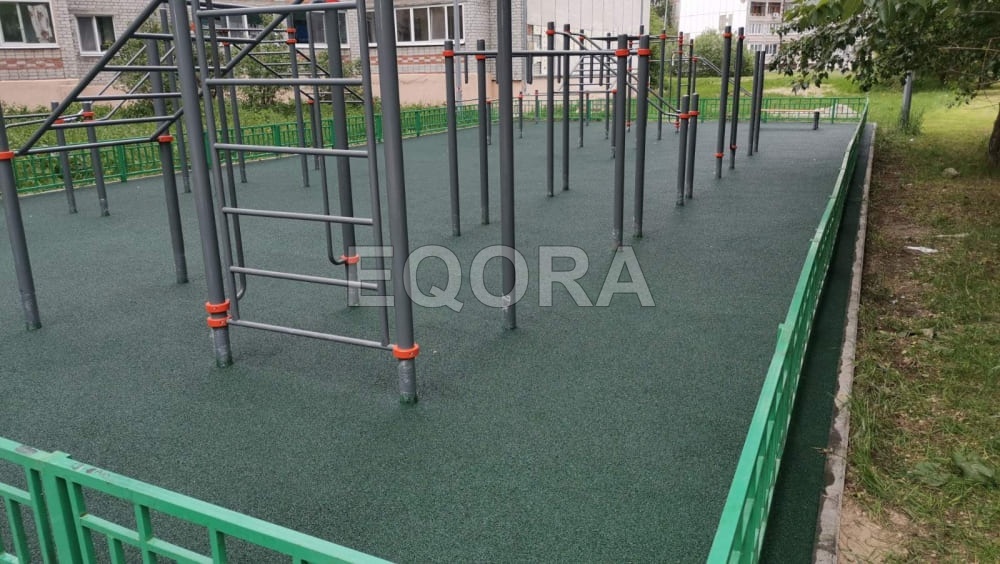 покрытие из резиновой крошки на площадке фото6